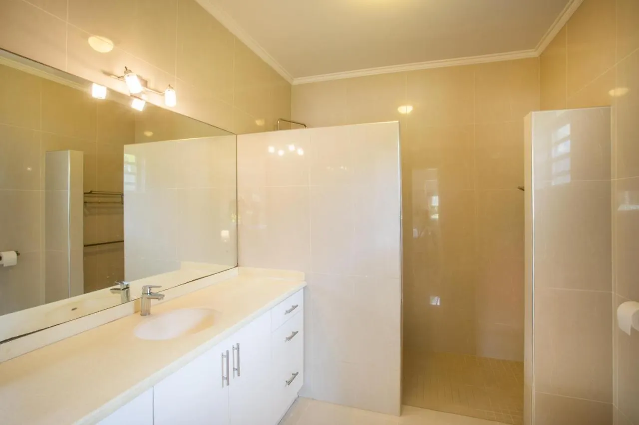 Holiday home Attractive Villa In Resort Willemstad