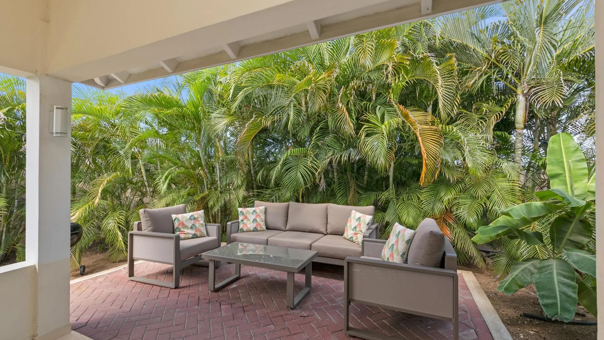 Attractive Villa In Resort Willemstad Curacao